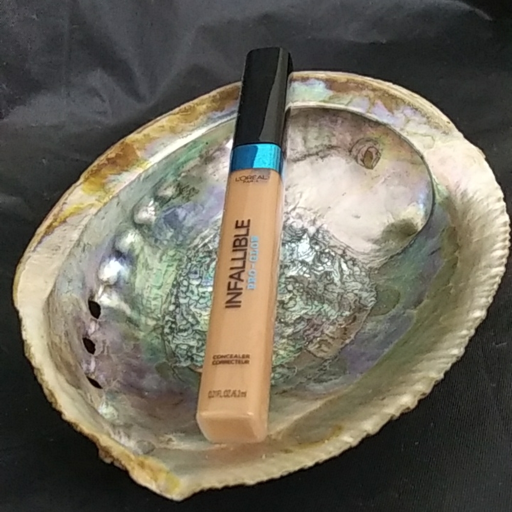 L'Oreal Infallible Pro Glow Concealer Shade 07 Color Creme Cafe
